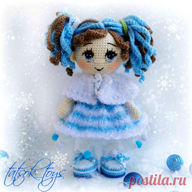 PDF Малышка Винте крючком. FREE crochet pattern; Аmigurumi toy patterns. Амигуруми схемы и описания на русском. Вязаные игрушки и поделки своими руками #amimore - кукла в платье из обычной пряжи, куколка девочки в зимнем наряде.