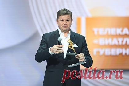 Губерниев отреагировал на решение Карпина остаться в сборной России. Телекомментатор Дмитрий Губерниев назвал справедливым решение главного тренера сборной России Валерия Карпина остаться на своем посту. «Не знаю, с чем были связаны раздумья Карпина. Может быть, кокетство, может, поиск преференций, а может просто решил поразмыслить. Как бы там ни было, это справедливо», — сказал он.