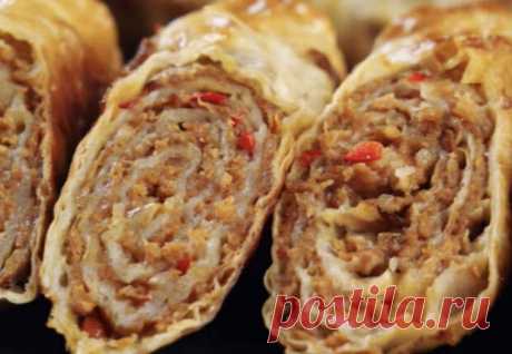 Превращаем лаваш в сытную закуску: 3 блюда готовы за минуты - Steak Lovers - 18 апреля - 43078908939 - Медиаплатформа МирТесен Обычный лаваш в минуты превратим сразу в три блюда с разными вкусами. Сделаем мини-рулеты и даже гамбургер — все дело в правильном рецепте, за основу же возьмем фарш. Для гамбургера из лаваша мы возьмем 300 граммов фарша, 30 граммов бекона, маринованные огурцы, любой твердый сыр и сам лаваш — - 18 апреля - 43078908939 - Медиаплатформа МирТесен