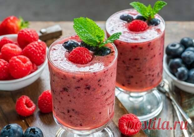 Весенние смузи: вкусная польза в бокале - Будет вкусно - 26 февраля - 43953603630 - Медиаплатформа МирТесен Весна, плавно переходящая в лето, — хороший повод зарядиться витаминами ягод, овощей и фруктов. Если вы любите сладкие молочные коктейли, то обязательно должны оценить и смузи — они принесут организму куда больше пользы. Попробуйте приготовить сытные напитки по нашим рецептам или придумайте свой - 26 февраля - 43953603630 - Медиаплатформа МирТесен