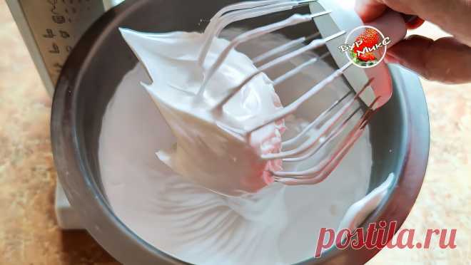 Заварной белковый крем (крем к любому торту). Заварной белковый крем (крем к любому торту)В небольшую кастрюлю всыпаем сахар и вливаем воду. На среднем нагреве плиты доводим до кипения. Параллельно с этим отправляем охлаждённые белки в чашу миксера, добавляем соль и начинаем взбивать на средней скорости миксера. Когда масса стала похожа на мыльную пену, добавляем ванильный сахар и продолжаем взбивать на средней скорости.После закипания варим сироп при средней интенсивности кипения. Когда…