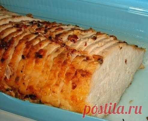 Запеченное мясо с корицей и приправами - объедение

Ингредиенты:

свиное мясо - от 800 г до 1 кг
1 небольшая головка чеснока
4 чайные ложки корицы
2 чайные ложки хмели-сунели
соль, щепотка красного молотого острого перца
3 столовые ложки зерен горчицы
фольга

Приготовление:

Мясо нашпиговать дольками чеснока и натереть приправами. Добавить чуть воды, чтобы промазать все стороны. Поставить в холодильник на три часа. Завернуть в фольгу и запечь. За 10 минут до конца готовнос...