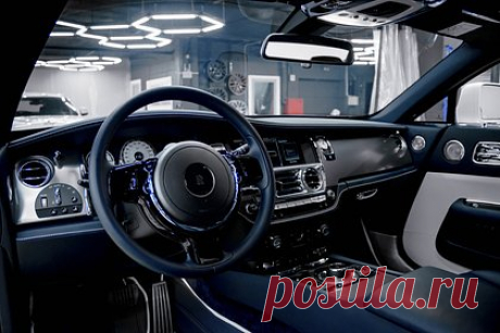 Rolls-Royce продал рекордное за всю свою историю количество машин. Число проданных автомобилей премиум-класса Rolls-Royce Motor Cars в 2022 году превысило шесть тысяч, что стало рекордным показателем за всю 118-летнюю историю компании. По сравнению с 2021 годом объем поставок вырос на восемь процентов. Главными рынками сбыта были США, на которые пришлась треть проданных машин.
