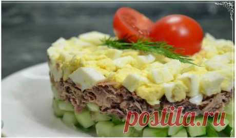 Салат с тунцом - Вкусные идеи Салат с тунцом – распространенная, простая и бюджетная закуска. Тунец богат белком и в целом считается очень полезной рыбой, поэтому его можно и нужно