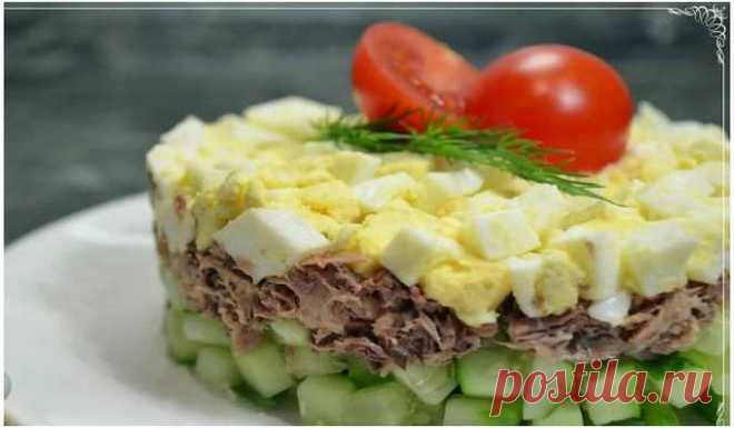 Салат с тунцом - Вкусные идеи Салат с тунцом – распространенная, простая и бюджетная закуска. Тунец богат белком и в целом считается очень полезной рыбой, поэтому его можно и нужно