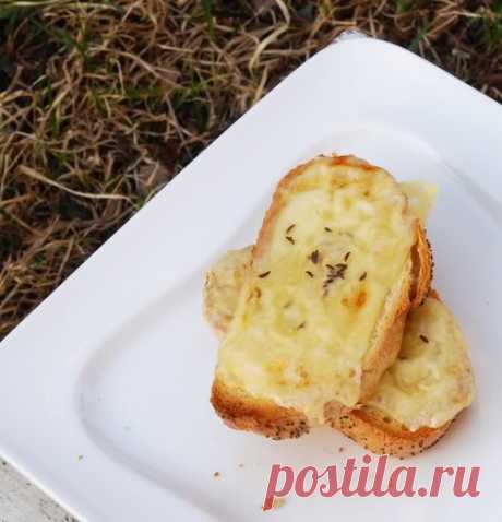 Горячие бутерброды с сыром, грушей и тмином - Раня
