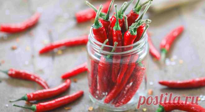 Как потушить «пожар» в горле, если еда оказалась слишком острой Если горло горит огнем от очень острой пищи, не спешите заливать «пожар» водой — она вам не поможет, а только усилит неприятные ощущения. А вот эти проверенные средства, напротив, охладят пылающую сли