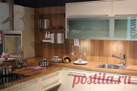 5 материалов для кухонного фартука под дерево Натуральную древесину в отделке любят многие. Её текстура и цвета действительно очень красивы, выглядят благородно. Проблема в том, что дерево стоит немало! Поэтому его часто имитируют. Сайт RMNT расскажет вам, какие материалы можно использовать, чтобы оформить кухонный фартук под дерево.