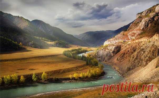 Вдоль Чуйского тракта, Алтай. Автор фото — Павел Сухоребриков: nat-geo.ru/photo/user/293090/