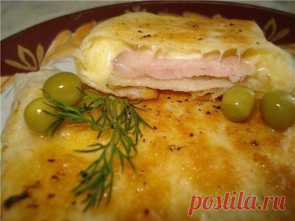 Лавашные конвертики с ветчиной и сыром / Свежие рецепты