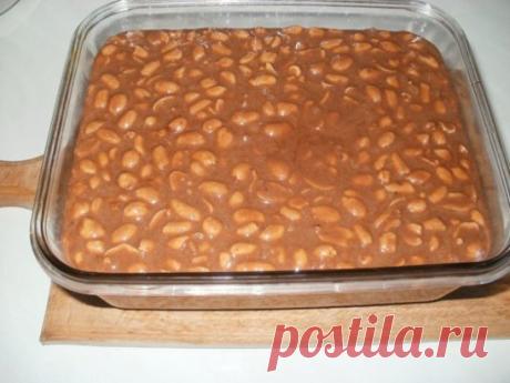 Щербет с арахисом
Вкуснейшее лакомство собственного приготовления!
Арахис 1 стакан
Молоко 1 стакан 
Сахар песок 3,5 стаканов
Масло сливочное 80 грамм
Для сытного десерта лучше брать молоко максимальной жирности. В посуду выливаем молоко и добавляем туда 3 стакана сахара (0,5 ст. оставить на потом). Постоянно помешивая, ставим молоко на маленький огонь и увариваем 30 минут.
Арахис также необходимо поджарить на сковороде до золотистого цвета, чтобы шелуха легко снималась.
Дошла очередь и до отло