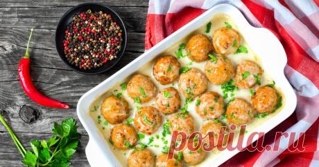 Шведские фрикадельки в сливочном соусе Шарики из куриного фарша - понравятся деткам и взрослым. За счет сливочного соуса, они получается невероятно мягкими, нежными и ароматными. Давайте приготовим вместе. Ингредиенты: Куриное филе 500 гр; Лук 1 шт; Яйцо 1 шт; Чеснок 3 зубчика; Сливки 200 мл; Сыр твердый 150 гр; Соль, перец по...