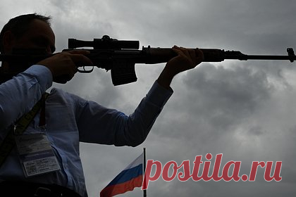 Раскрыты сроки поставок снайперских винтовок Чукавина Российской армии. Главный конструктор концерна «Калашников» Сергей Уржумцев раскрыл сроки поставки первой массовой партии снайперских винтовок Чукавина (СВЧ) российской армии — она состоится до конца года. Новое оружие придет на замену снайперской винтовке Драгунова (СВД), которую превосходит винтовку по показателям кучности стрельбы.