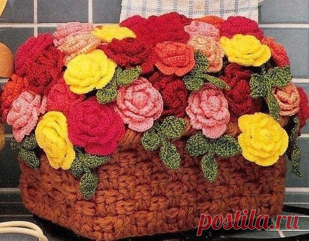 Корзинка с розами крючком