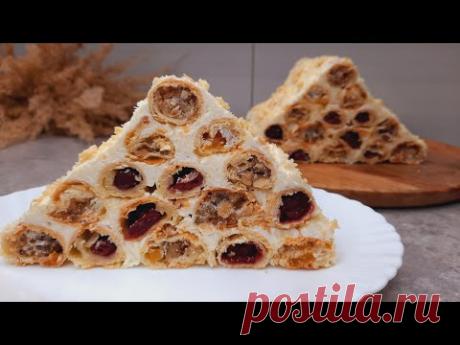 "ДРОВА ПІД СНІГОМ". Листковий торт з вишнею, курагою та горіхами.