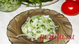 Универсальный маринованный лук к шашлыку, к селедке, для салата Приветствую всех. Сегодня я хочу с вами поделиться рецептом маринованного лука. Этот рецепт универсальный, он идеально подходит и к шашлыку, и к селедке, и как добавка в салаты, и как самостоятельная закуска.