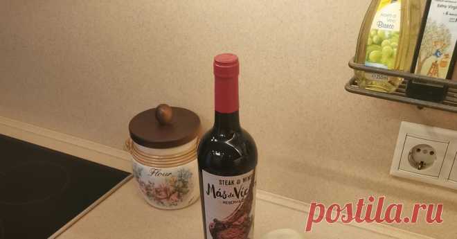 Говяжий хвост Говяжий (бычий) хвост очень ценный продукт. Не пользуется большой популярностью, поэтому относительно не дорого стоит. Хвосты бывают разные, жирные и не очень. Хвост топором не рубим, разрезаем по сус Автор: CrocodileGennady