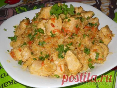 Пилав из курицы. В утятницу влить растительное масло,обжарить куски курицы до корочки.Посолить,положить  мелко рубленный лук и нашинкованную морковь,и немного поджарить.Затем положить 2 стакана промытого риса,посолить...