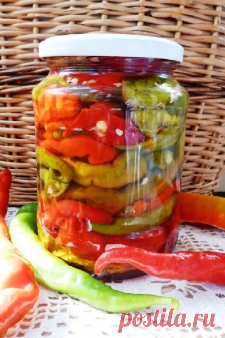 Маринованный острый перчик Собственно,здесь нет никаких пропорций! Нужен острый перец,сахар и столовый уксус.Уксус можно взять яблочный,виноградный или еще какой...Рецепт увидела давно,даже и не помню где.Мариную перец так не часто,потому что ем его одна я(любитель остренького!)Такой длинный перец я покупаю на рынке у…