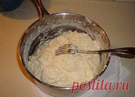 БЫСТРЫЕ ПИРОЖКИ С МЯСОМ 🍴

ИНГРЕДИЕНТЫ:
● 2 стакана сметаны (кефира, ряженки, простокваши)
● 2 яйца
● соль по вкусу
● немного сахара
● 1 чайная ложка без верха соды гашеной в 1 столовой ложке уксуса 
● мука – сколько возьмет тесто (тесто не забивать)

ПРИГОТОВЛЕНИЕ:
Получается внушительная горка пирожков. Их можно разогревать в микроволновке или на сковороде, сбрызнутой маслом, под крышкой на медленном огне.Начинка:Фарш (любое мясо) пережаренный с луком и смешанный с карт...
