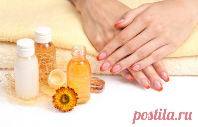 Чудо-средство для ногтей и кутикулы
Необходимо взять 1 ч. л. пчелиного воска, 1 ч. л. масла какао, 1 ч. л. миндального или оливкового масла, 20 капелек эфирного масла лимона.
Все растопить на водяной бане, в конце добавить эфирное масло и перелить в маленькую баночку, которой хватает надолго. Охладить и можно пользоваться.
Наносите средство на ногти и кутикулу, слегка втирая. Ногти становятся гладкими, блестящими, а кутикула - гладкой и мягкой.