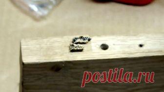 Как удалить обломившийся саморез Бывают такие непредвиденны ситуации, когда обламывается саморез. Это может произойти при излишнем усилии завинчивания или просто со временем он может проржаветь и потерять свою прочность. Часто слом происходит возле головки самореза, а основное тело остается в древесине.Если конструкция соединения