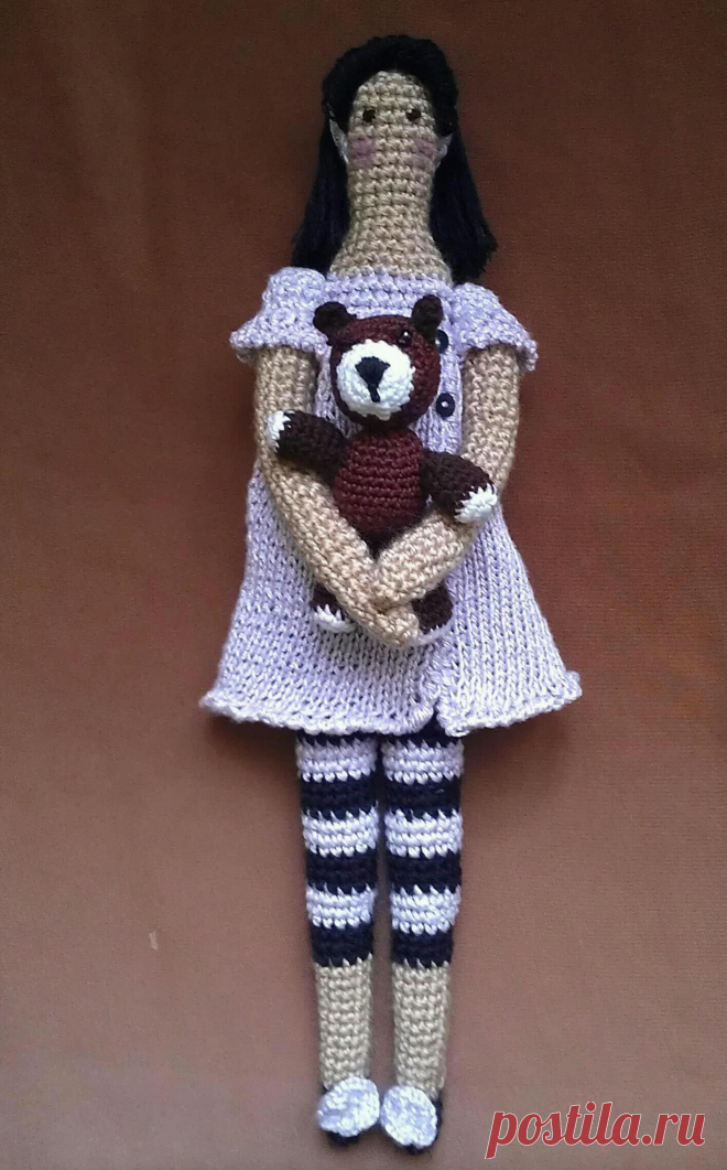 Деки начинают быстрее своих сверстников говорить, а затем и читать, если с раннего возраста играют с вязаными игрушками; ребристая поверхность игрушек развивают мелкую моторику пальцев в процессе игры.
 Так что, вяжите игрушки своим деткам.