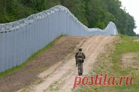 Латвия введет запрет на нахождение в стране российских машин. Власти Латвии введут запрет на нахождение в стране машин с российскими номерами с 14 февраля 2024 года. Соответствующие правки в закон были внесены 2 ноября. Согласно изменениям, владельцы автомобилей с регистрационными знаками РФ должны будут зарегистрировать транспортные средства в Латвии.