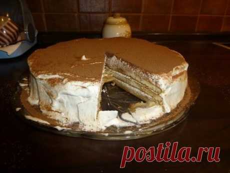 ТИРАМИСУ БЕЗ ЯИЦ!
( Tiramisù, дословно — «вознеси меня»).
Давно хотела сделать тирамису, но меня смущали в составе крема куриные яйца! Тирамису не выпекается, поэтому яйца, можно сказать, остаются сырыми, что не очень хорошо (особенно, если яйца покупные!). Мой тирамису БЕЗ яиц.
Нам понадобится:
500 гр. сыра маскарпоне;
300 мл. сливок для взбивания (33%);
150гр. сахарной пудры;
2 ст.л. любого алкоголя (только не водки!). Я делала с вермутом :)
кофе для пропитки бисквита
* еще можно 100 гр. рас