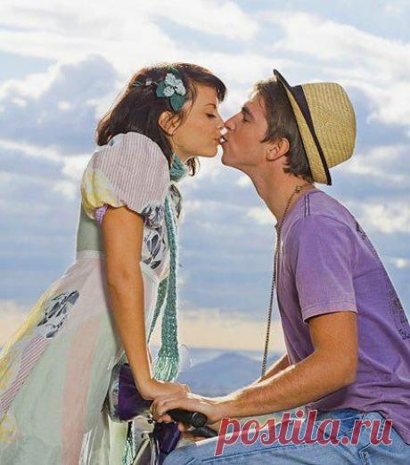 Поцелуи – какой в них смысл, почему и зачем люди целуются
Добрый день! Какой смысл скрывается за поцелуями? Почему люди целуются, а животные – нет? Во всех ли культурах поцелуи имеют одинаковое значение? Рафаэль Влодарский, докторант психологии Оксфордского университета, объясняет тайны поцелуев. Почему в Оксфорде исследуют такие явления, как поцелуи? Поцелуи – почему и зачем люди целуются?...
Читай пост далее на сайте. Жми ⏫ссылку выше