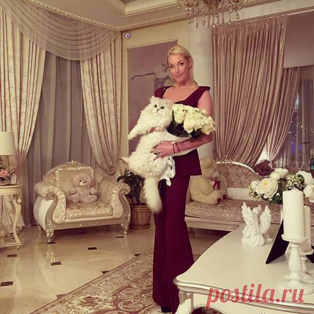 Анастасия Волочкова исполнила предновогодний шпагат в бане . Милая Я