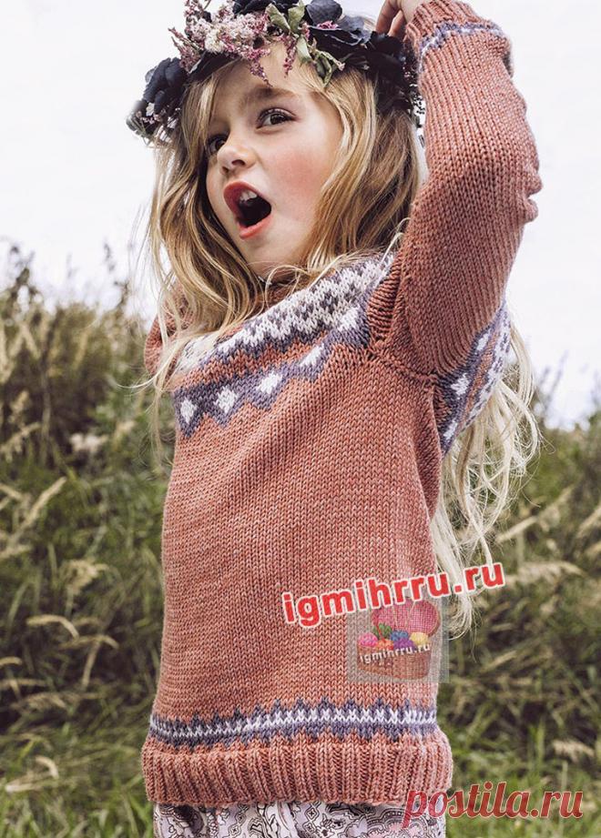 Для девочки 2-12 лет. Пуловер с жаккардовыми узорами. Вязание спицами для девочек со схемами и описанием