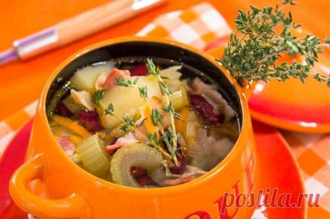 Суп с беконом, сельдереем и фасолью