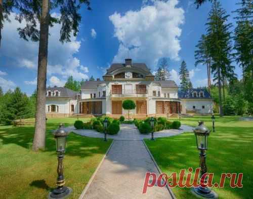 НА РУБЛЕВКЕ ПРОДАЕТСЯ ЗОЛОТОЙ ДВОРЕЦ ЗА 100 МЛН ДОЛЛАРОВ. ФОТО