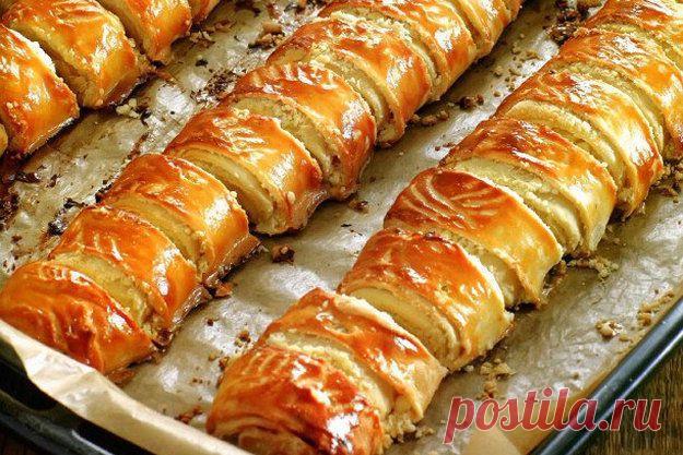 Пропонуємо рецепт традиційної вірменської випічки — круглої гати з ніжним горіхово-ванільним смаком Вірменська гата з горіхами.