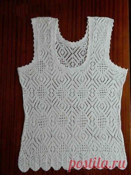 Ажурный белый топ спицами 

Топ выглядит очень нарядно и элегантно с юбкой, шортами, брюками или джинсами.

Рост:160
Размер: 46-50.

Такой разброс размеров обусловлен ажурностью и “подвижностью” вязки.
При желании связать эту модель размером больше 52, можно увеличить выкройку до необходимой длины и до шести мотивов в ширину.

Топ выполнен из пряжи “Пингвин” (хлопок 100%) спицами 3-3.5 мм.

Плотность вязания основного узора составила 26 петель на 40 рядов на квадрате 10х10...