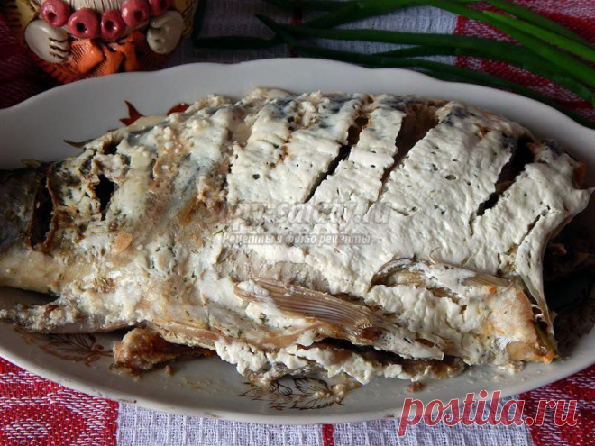 Карась, запечённый со сметаной в мультиварке. Рецепт с пошаговыми фото