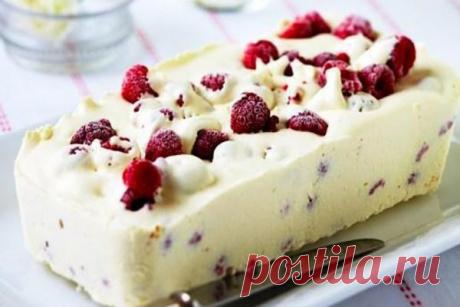 Легкий торт из йогурта и фруктов без выпечки