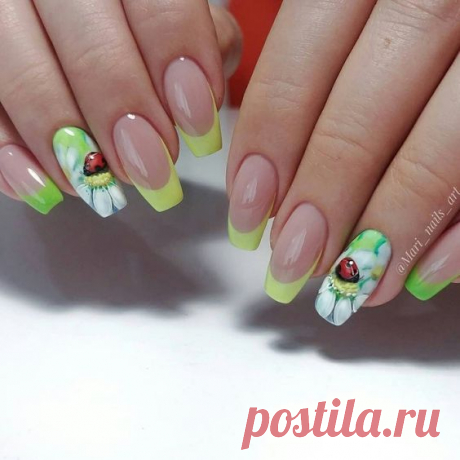 Летний французский маникюр с рисунком