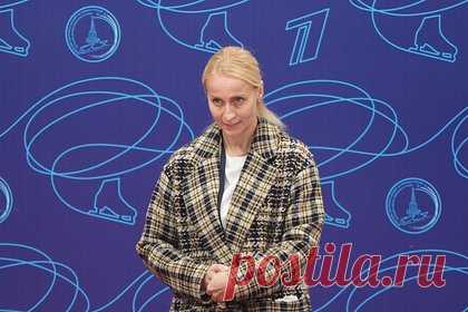 Тренер рассказала о проблемах российских фигуристов из-за санкций. Тренер Елена Соколова рассказала о проблемах с инвентарем у российских фигуристов. Она отметила, что из-за санкций с российского рынка исчезли некоторые коньки, их приходится заказывать через местных жителей в Канаде, США и Европе. Соколова добавила, что также существуют проблемы с лезвиями.