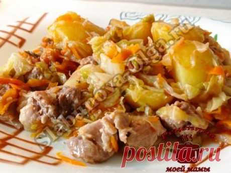 Тушеный картофель с капустой и мясом Дорогие читатели! Чем проще, тем лучше!!! Тушеный картофель с капустой и мясом сытное и очень вкусное второе блюдо. Накормим всех вкусным обедам. Самые простые и доступные ингредиенты. Присоединяйтесь, будем готовить вместе!!! ИНГРЕДИЕНТЫ: 1 кг картофеля 1 кг свежей капусты 500 г свинины 2 головки лука 1 морковь 2 ст. ложки томатного соуса или кетчупа зелень …