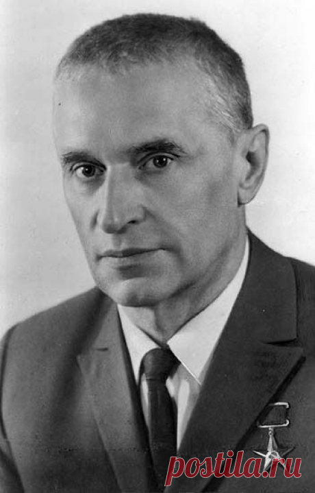 Николай Михайлович Амосов – это имя внесено в списки медицинских светил крупными золотыми буквами. Великий советский и украинский кардиохирург. Герой Социалистического Труда. Академик АН УССР. Член-корреспондент АМН СССР, лауреат Ленинской премии. Заслуженные звания этого человека можно перечислять очень долго. Правда стоит упомянуть ещё одно, достаточно значительное и почетное – в 2008 году по результатам опроса общественного мнения Амосов был признан вторым человеком, после Ярослава Мудрого.