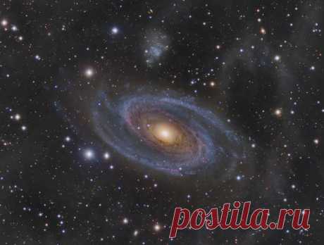 Большая спираль M81 и петля Арпа / Интересный космос