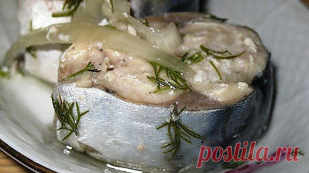 Скумбрия маринованная, пальчики оближешь.