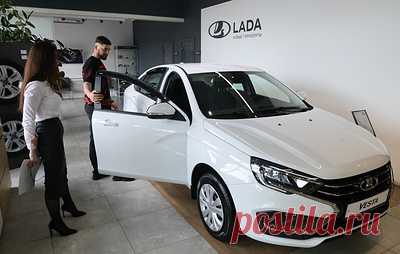 Lada Vesta вновь оснастили опцией обогрева руля. "Автоваз" сообщил, что функция доступна для комплектаций Enjoy и Techno