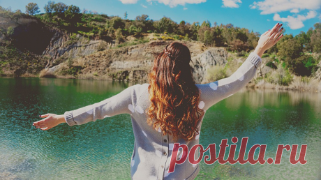 Счастье не миф. Простые ответы на один из самых сложных вопросов. Наши читатели поделились своими мыслями о том, что такое счастье. Мнений оказалось очень много: от мира во всем мире и здоровья близких, до солнечных лучей, свежезаваренного чая и мурлыканья кота. Делимся — P.S.: С 24 апреля по 7 мая скидка на все бумажные книги на сайте МИФа — 20%, на электронные — 30%. Любые из 1747 книг МИФа готовы составить вам компанию на майские праздники :-)