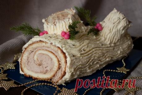 Рулет “Рождественское полено” с кремом из белого шоколада на Вкусном Блоге Обещала – получайте! Наконец-то у меня дошли до него руки 🙂 Рождественское полено – это традиционная выпечка во Франции и в Бельгии. Вариантов существует множество. Я предлагаю вам кремовый рулет на основе классического бисквита. Готовить этот торт немного хлопотно, но бывали в моей практике торты и посложнее. Готовим бисквит. Яйца…