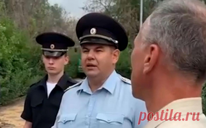 Подполковник полиции пригрозил расстрелом саратовским защитникам парка. В Саратове подполковник полиции Геннадий Болтышев пригрозил защитникам парка «Территория детства» применением физической силы и расстрелом, передает местное издание «Взгляд-инфо».