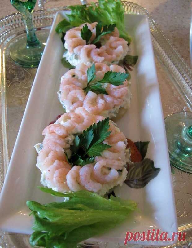 Ананасы с сыром и креветками