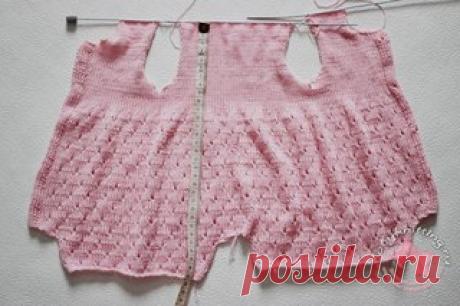 Песочник для новорожденной малышки спицами.
Очень удобной одеждой для маленькой девочки является песочник,
связанный спицами из хлопковой пряжи с добавлением вискозы.
Пряжа: Пехорка Жемчужная 100 г — 425 м
Показать полностью…